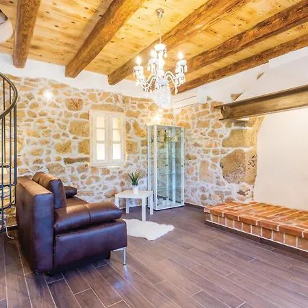 2 Bedroom Pet Friendly In