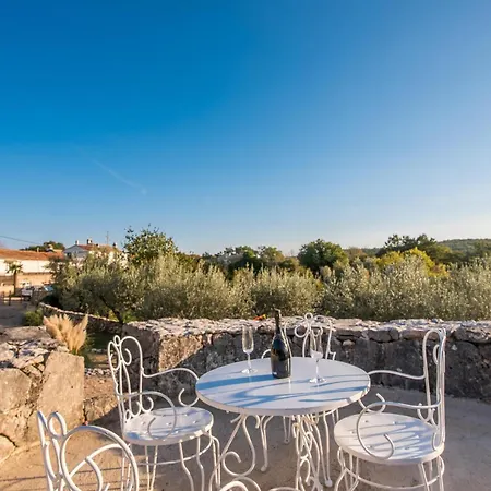 2 Bedroom Pet Friendly In *