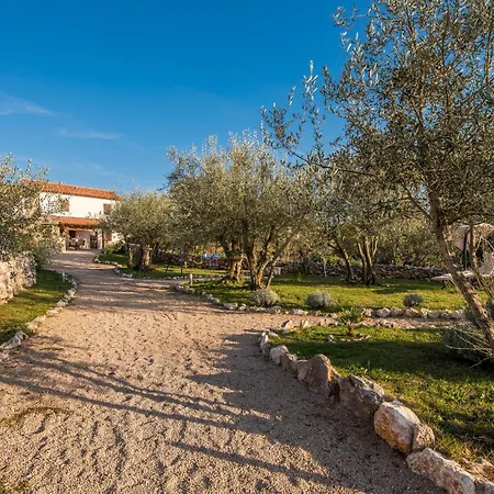 2 Bedroom Pet Friendly In