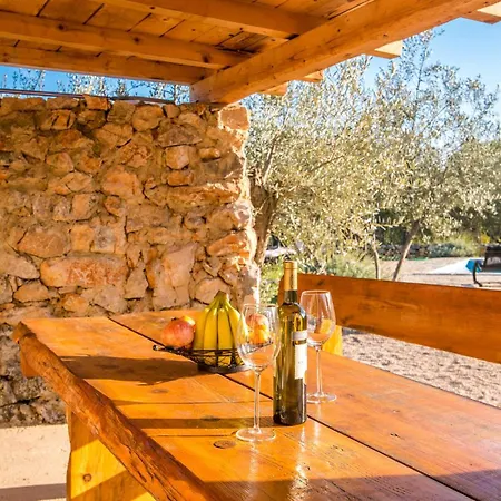 2 Bedroom Pet Friendly In Holiday home Silo (Krk)