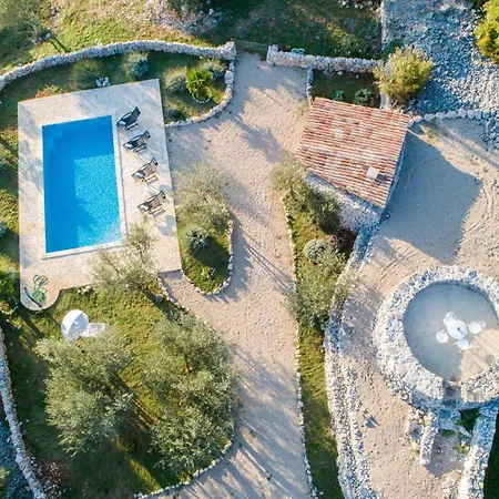 2 Bedroom Pet Friendly In